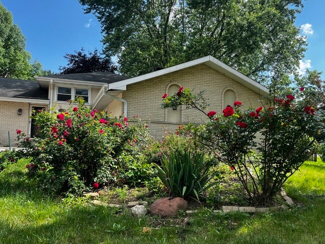 property at 28W775 Grommon Rd