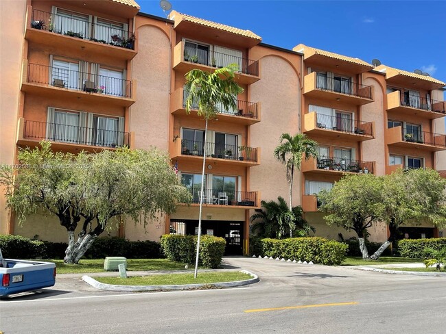 1950 W 54th St in Hialeah, FL - Building Photo - Building Photo