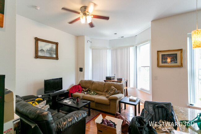 2535 W North Ave in Chicago, IL - Building Photo - Building Photo