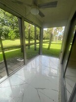 403 Lakeview Dr in Weston, FL - Building Photo