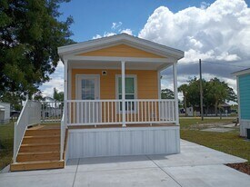 32 Lily Dr in Lake Placid, FL - Building Photo