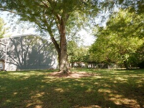 8945 Mariposa Dr in Indianapolis, IN - Foto de edificio - Building Photo