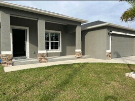 9438 Fruitland Ave in Englewood, FL - Building Photo