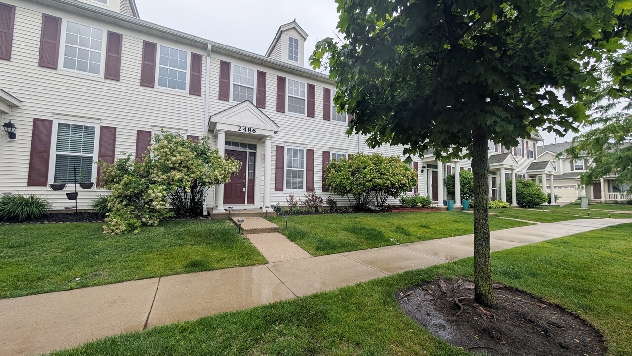 2486 Georgetown Cir in Aurora, IL - Building Photo