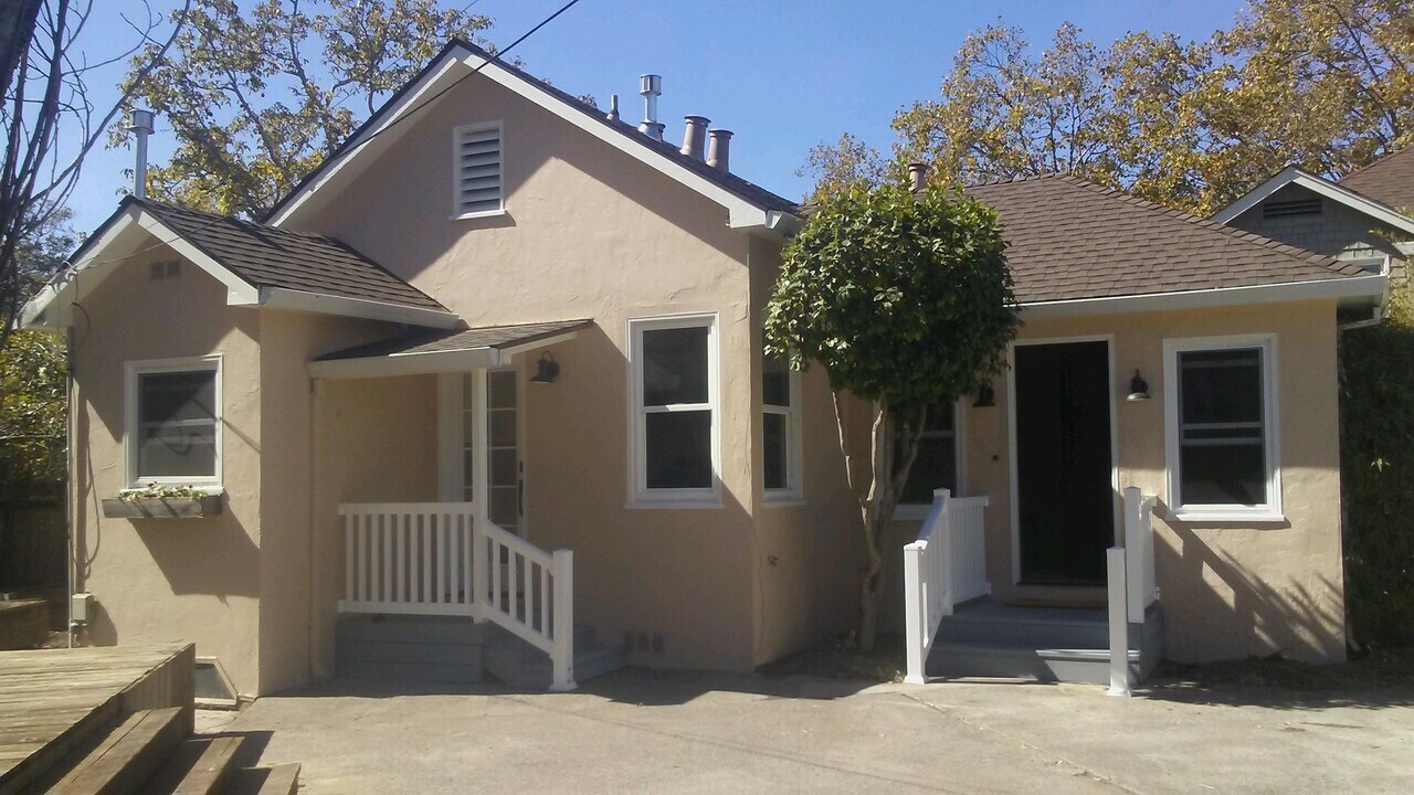 15 Treanor Street in San Rafael, CA - Building Photo
