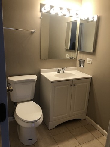 6142 Knoll Wick Rd, Unit 203 in Willowbrook, IL - Building Photo - Building Photo