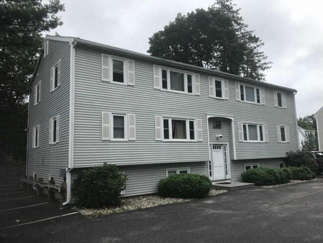 5 Auburn St in Exeter, NH - Foto de edificio - Interior Photo