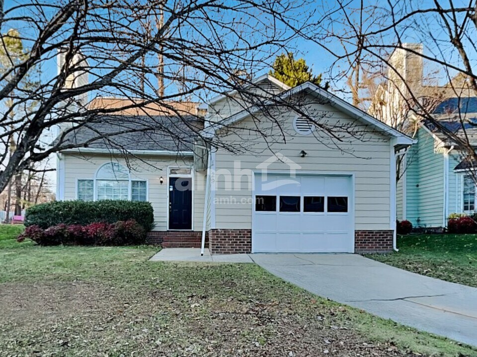 29 Park Village Ln in Greensboro, NC - Building Photo