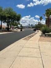 3931 W Sunny Hills Pl in Tucson, AZ - Foto de edificio - Building Photo