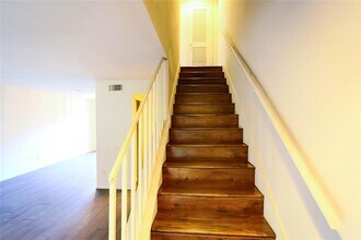 9901 Sharpcrest St in Houston, TX - Building Photo - Building Photo