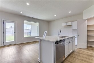 3438 E Thunder St in Wichita, KS - Building Photo - Building Photo