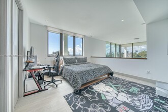 7520 W Treasure Dr in North Bay Village, FL - Foto de edificio - Building Photo