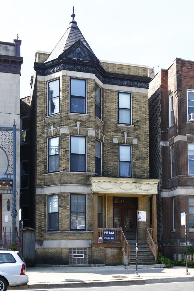 851 W Addison St