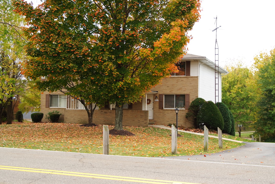 5620-5624 Huckleberry St NW in North Canton, OH - Building Photo