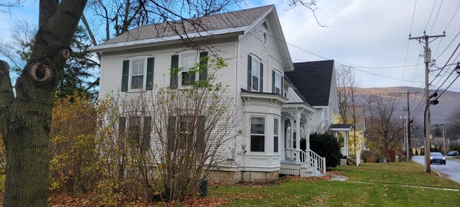 56 Elm St in Manchester, VT - Building Photo - Building Photo