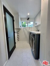 7460 Woodrow Wilson Dr in Los Angeles, CA - Building Photo - Building Photo