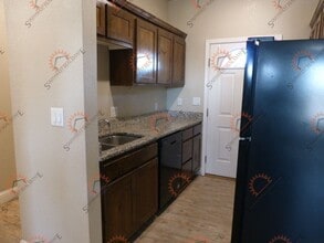 2404 E 14th St in Clovis, NM - Building Photo - Building Photo