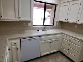 5237 E Lyell Ave in Fresno, CA - Building Photo - Building Photo