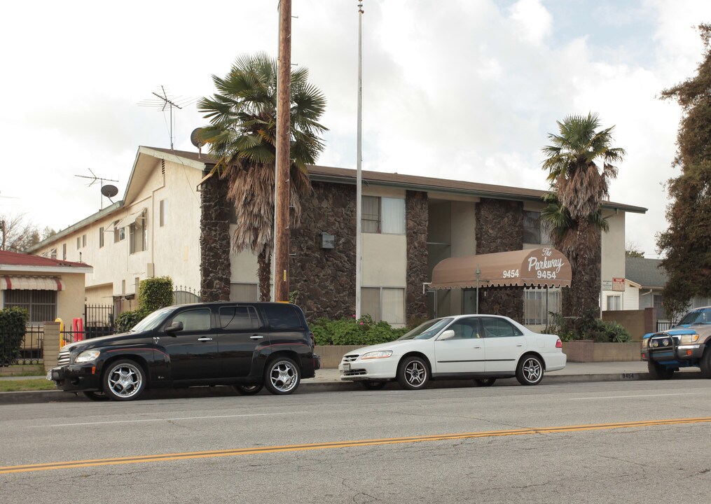 9450-9454 Flower St in Bellflower, CA - Building Photo