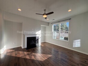 837 Salem Pointe Pl in Apex, NC - Building Photo - Building Photo