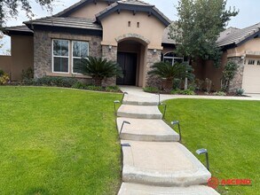 12701 Bickerstaff Dr in Bakersfield, CA - Building Photo - Building Photo