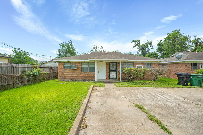 6116 1/2 Octavia St in Houston, TX - Building Photo