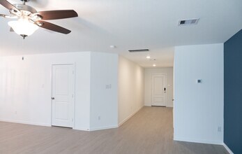 3018 Mallorca Dr in Conroe, TX - Foto de edificio - Building Photo