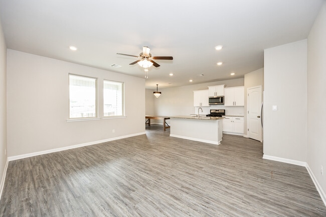 13667 Willamette Way in Baton Rouge, LA - Foto de edificio - Building Photo