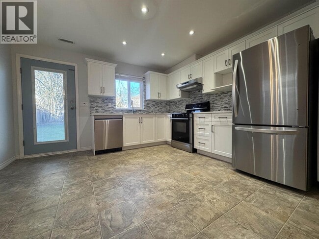 23881-2114A 114A Ave in Maple Ridge, BC - Building Photo - Building Photo