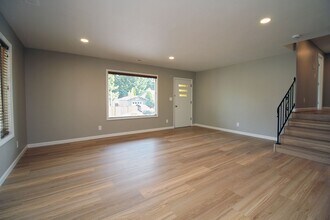 3396 SE Rockwood St in Milwaukie, OR - Building Photo - Building Photo