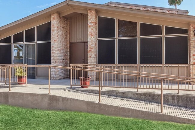 2401 La Vista Ave in McAllen, TX - Building Photo - Building Photo