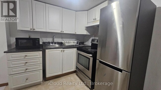 39 Frey Crescent in Toronto, ON - Building Photo - Building Photo