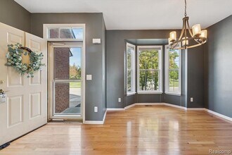 48551 Oak Bridge Dr, Unit 61 in Canton Township, MI - Foto de edificio - Building Photo