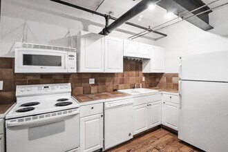 1011 Wood St in Houston, TX - Building Photo - Building Photo