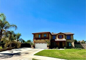 16550 Sugar Ln in Fontana, CA - Building Photo