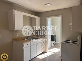 508 N Main St in Harrodsburg, KY - Building Photo