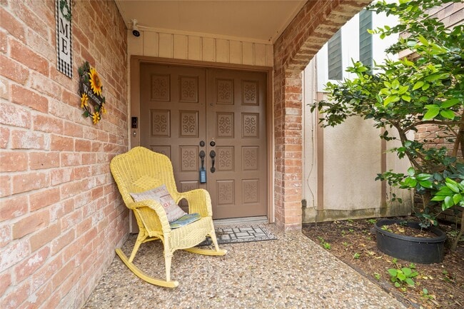 property at 2938 Camelot Ln
