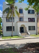 75 Glen Royal Pkwy in Miami, FL - Building Photo - Building Photo