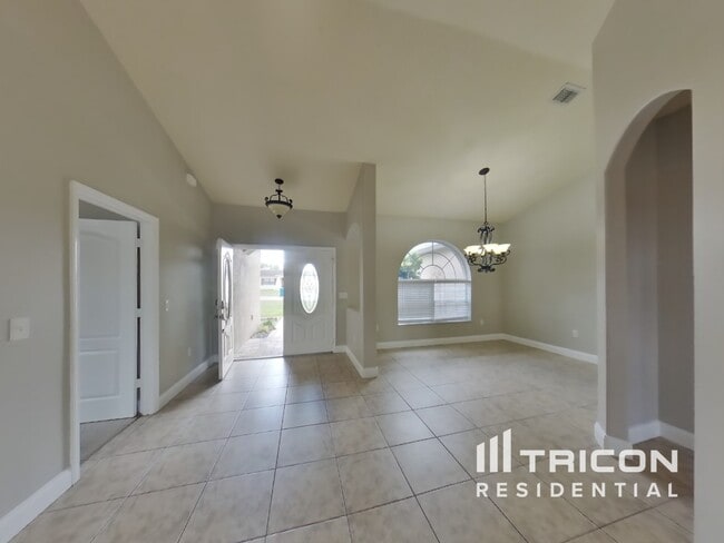 14155 Prospect St in Spring Hill, FL - Building Photo - Building Photo