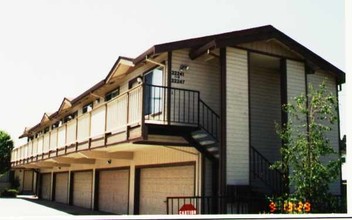 22241-22247 S Garden Ave in Hayward, CA - Building Photo - Building Photo