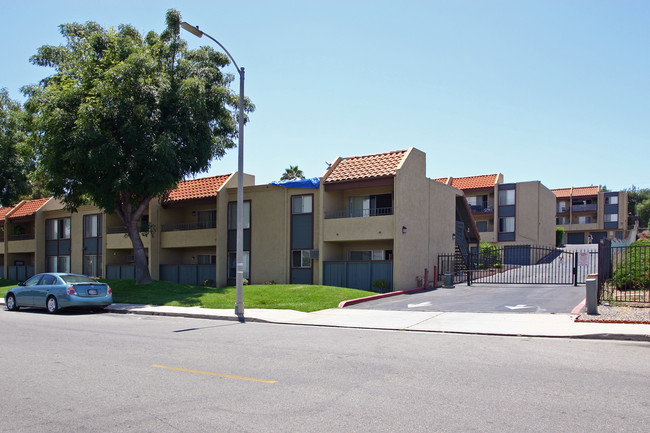 Mountain View Apartments in Vista, CA - Building Photo - Building Photo