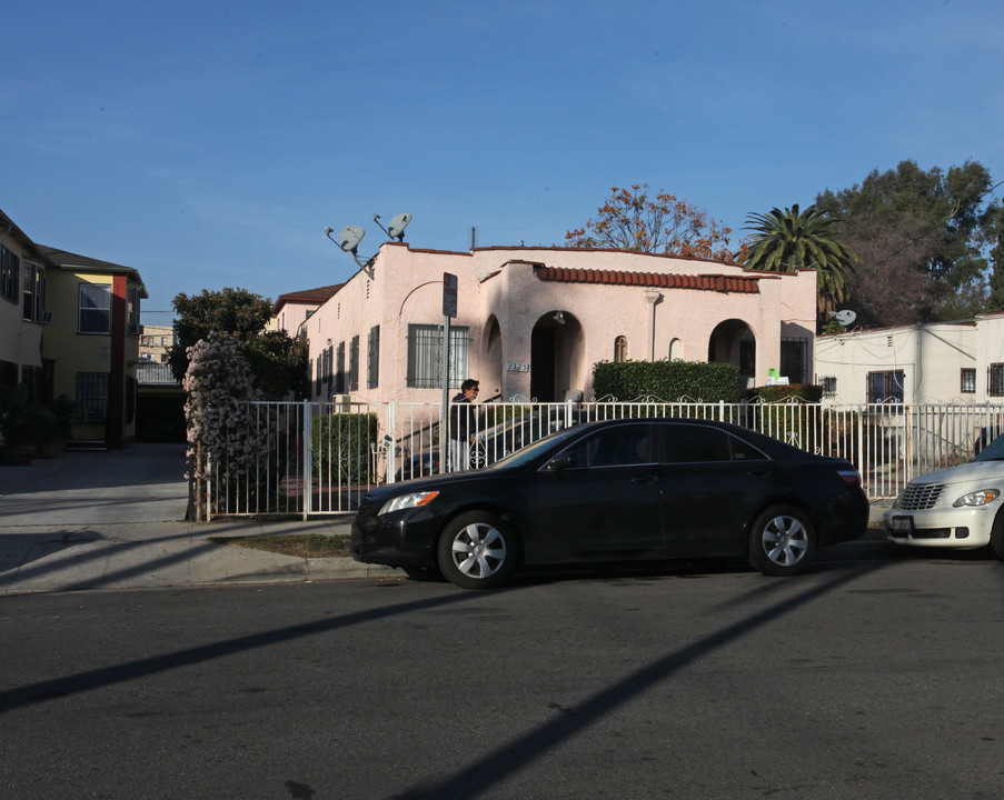 1325 Mariposa Ave in Los Angeles, CA - Building Photo