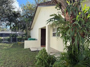 5112 SW 87th Terrace in Cooper City, FL - Building Photo - Building Photo