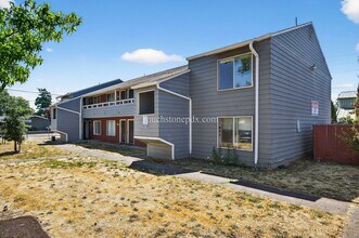 2403 SE 135th Ave in Portland, OR - Building Photo - Building Photo