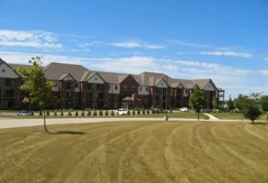Prairie Villa Senior Apartments in Pleasant Prairie, WI - Foto de edificio - Building Photo
