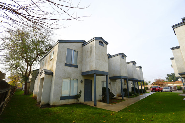 Oildale Arms in Bakersfield, CA - Foto de edificio - Building Photo