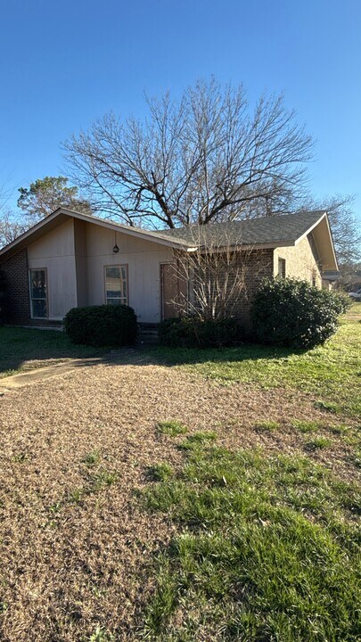 3002 Dobbs Cir in Montgomery, AL - Building Photo