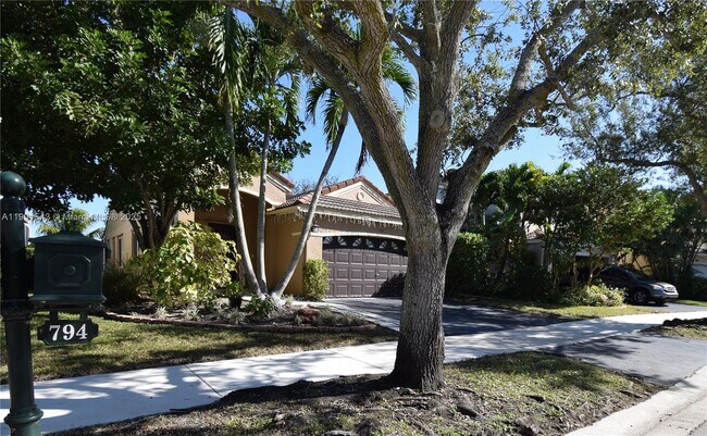 794 San Remo Dr in Weston, FL - Building Photo - Building Photo