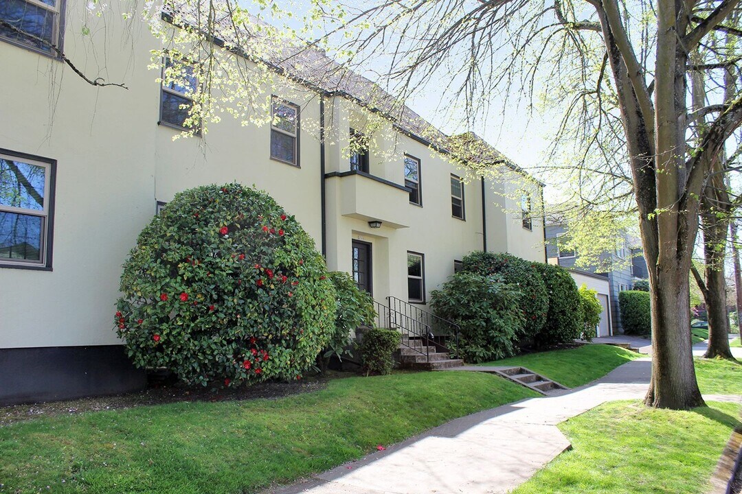 2310 SE 22nd Ave in Portland, OR - Building Photo