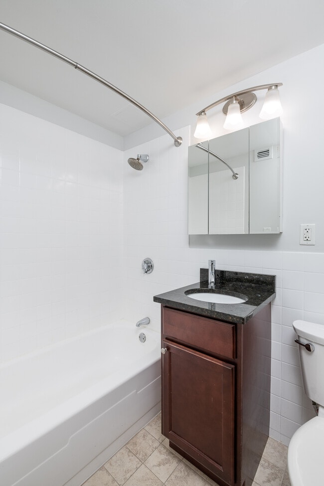 1410 Columbia Rd, Unit 12A in Boston, MA - Building Photo - Building Photo